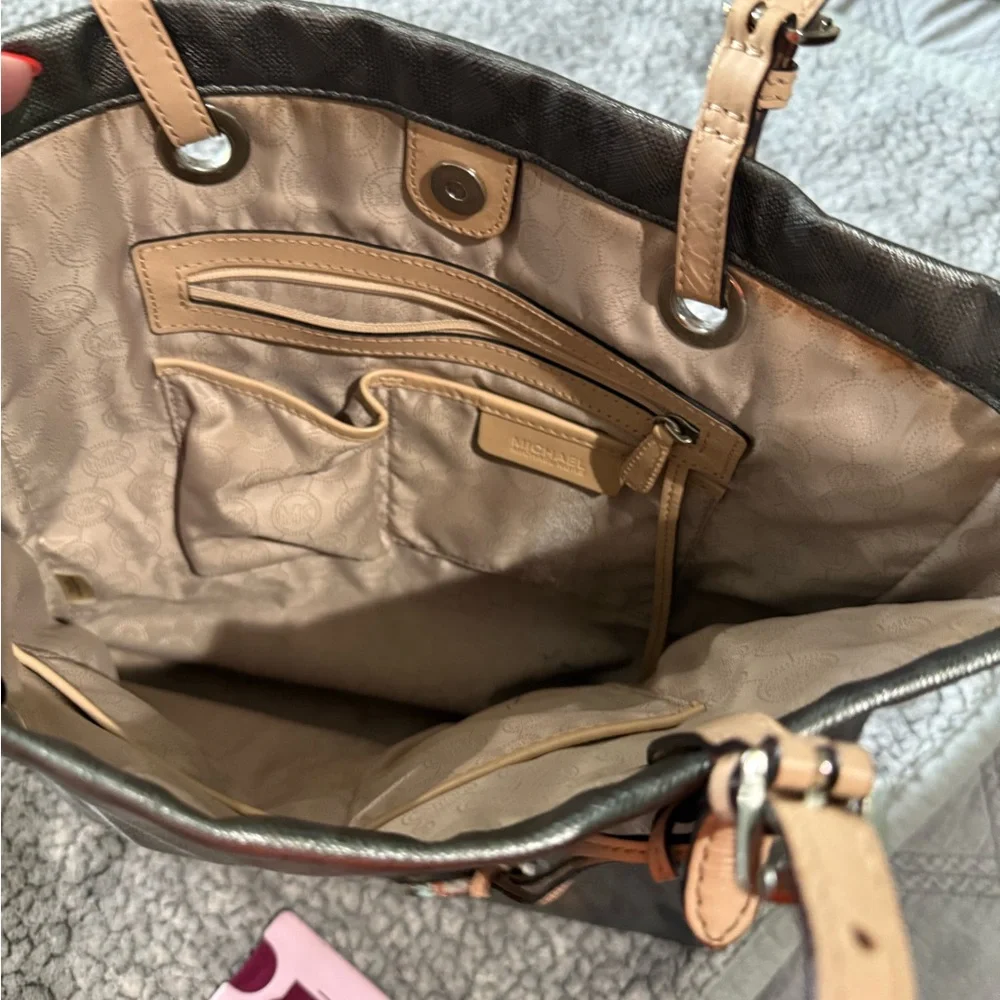 Michael Kors classic michael